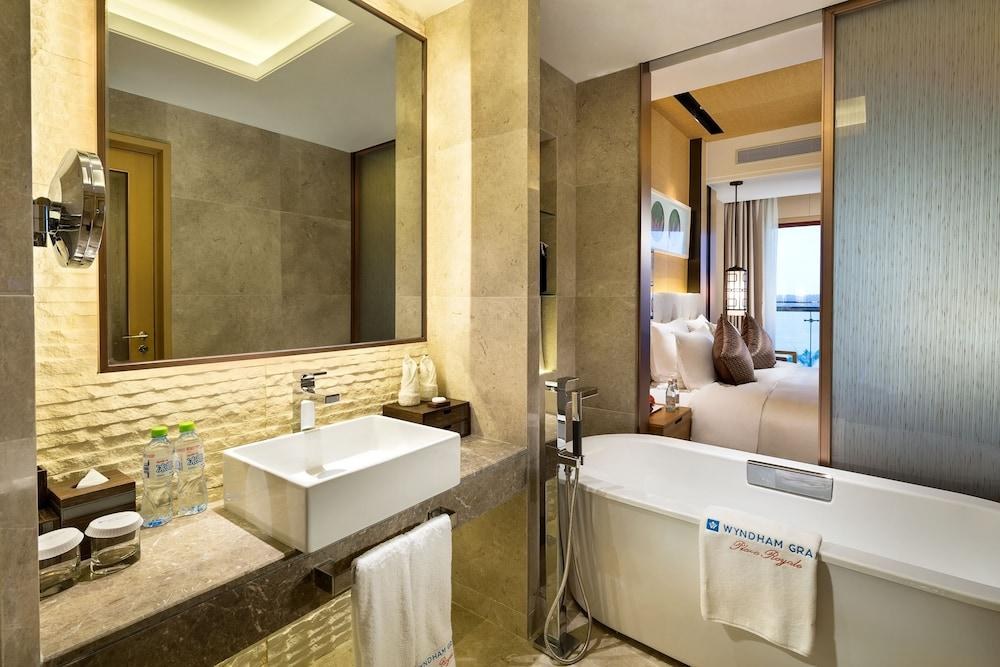 WYNDHAM GRAND PLAZA ROYALE WENCHANG photo 2