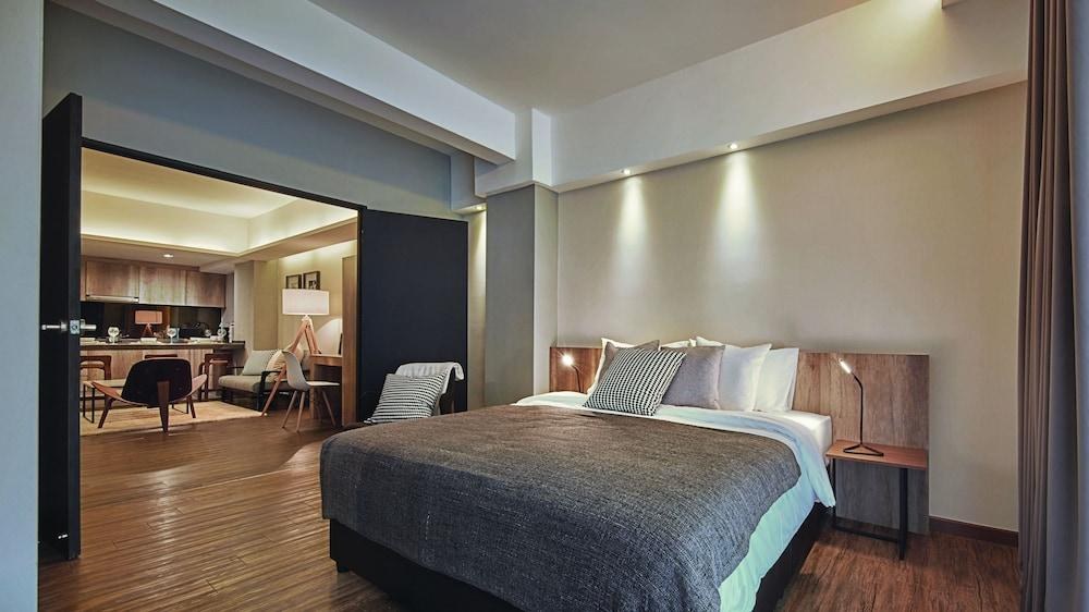 Tropics Eight Suites photo 2