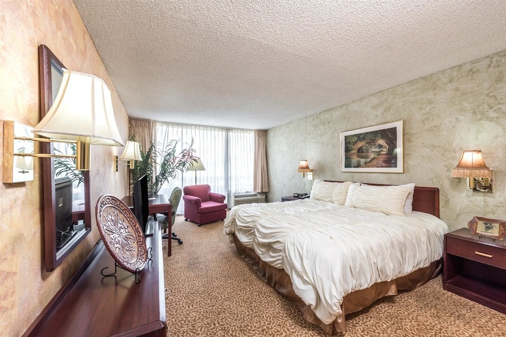 RAMADA DALLAS LOVE FIELD