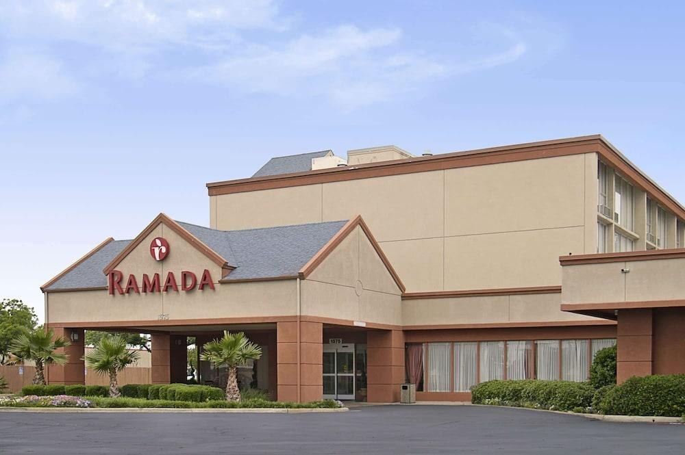 RAMADA DALLAS LOVE FIELD photo 4
