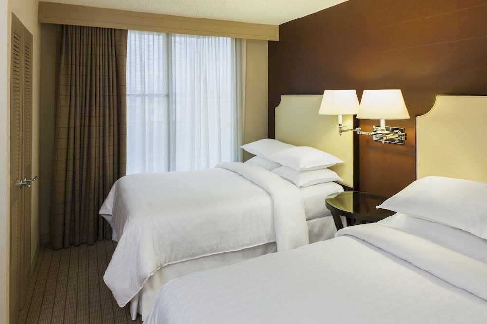 SHERATON SUITES DALLAS MARKET CENTER photo 3