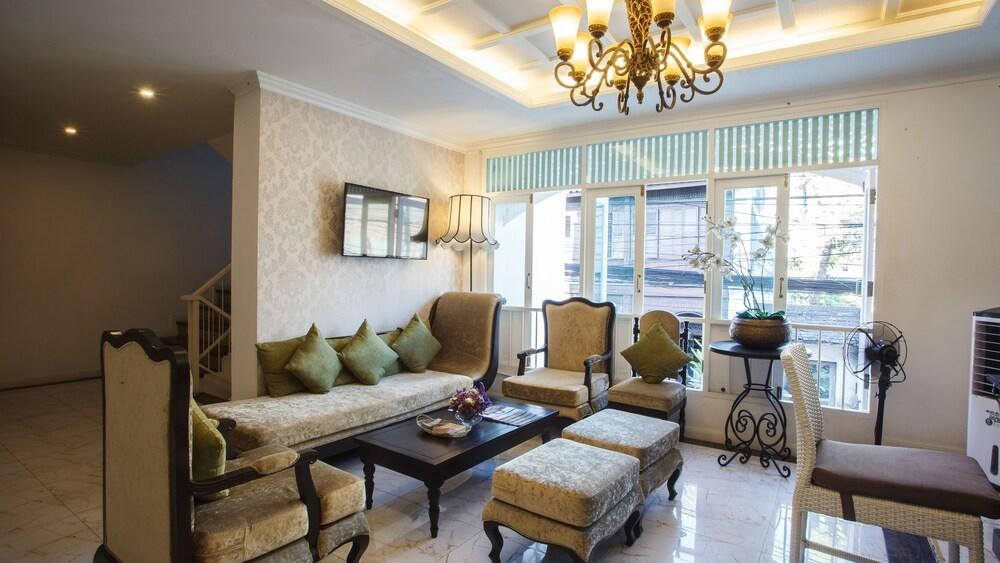 B2 Riverside Colonial Hotel photo 1