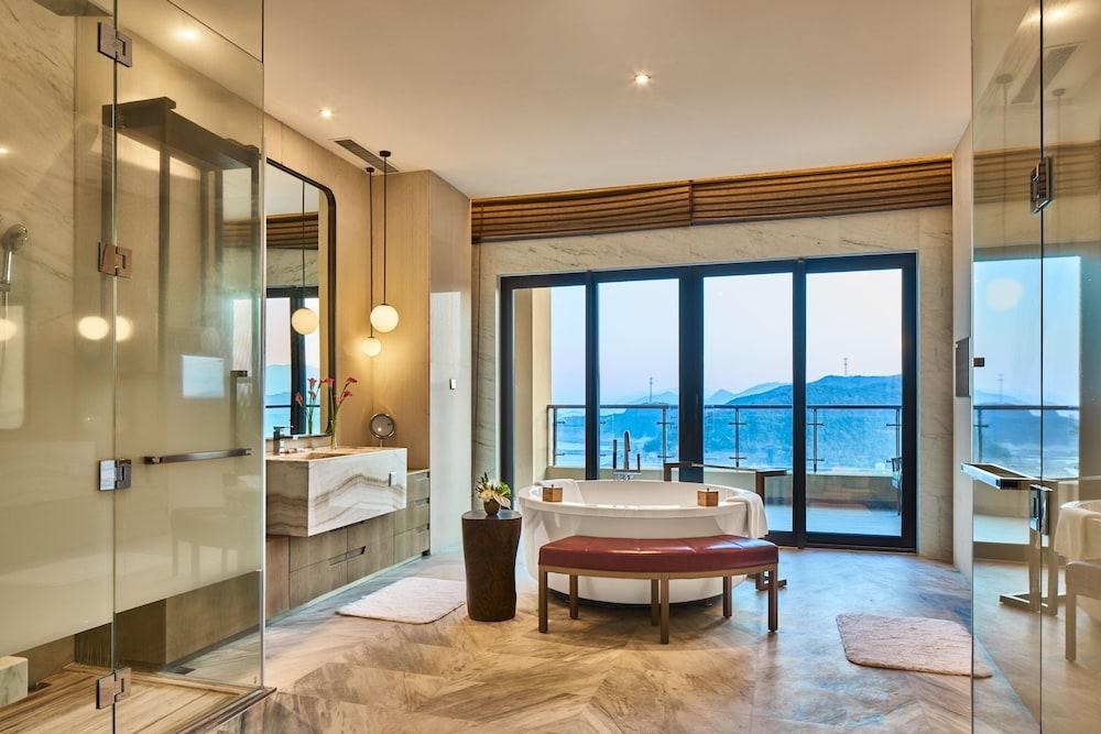 Crowne Plaza Ningbo Xiangshan Sea View photo 1