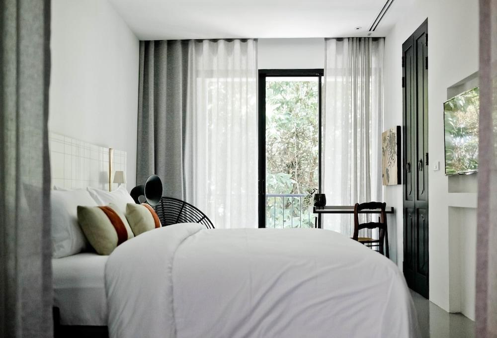 Hotel Ping Silhouette photo 2