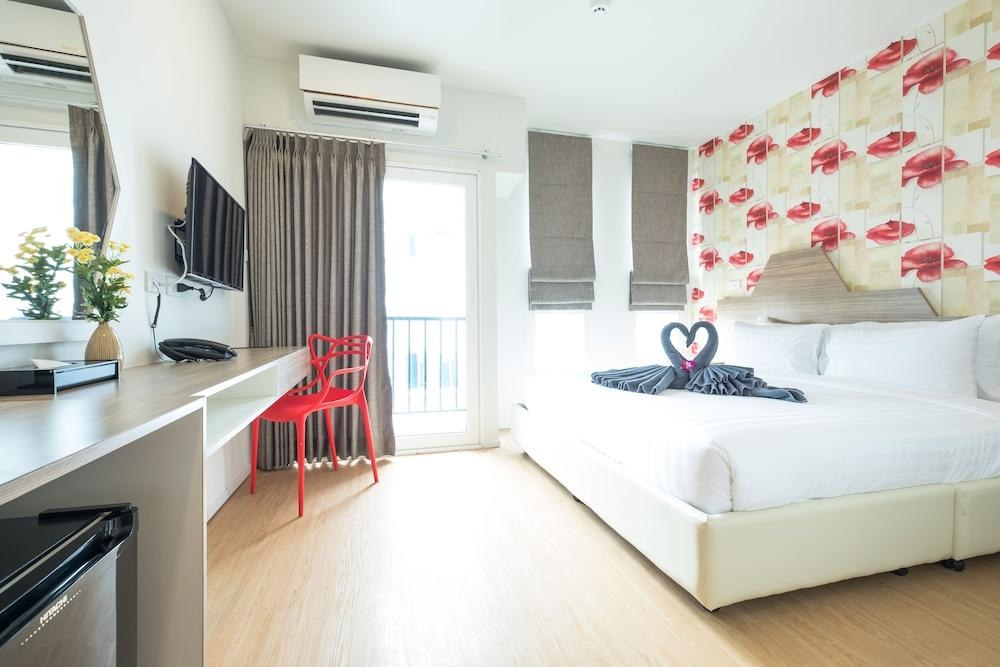 P Plus Hotel photo 2