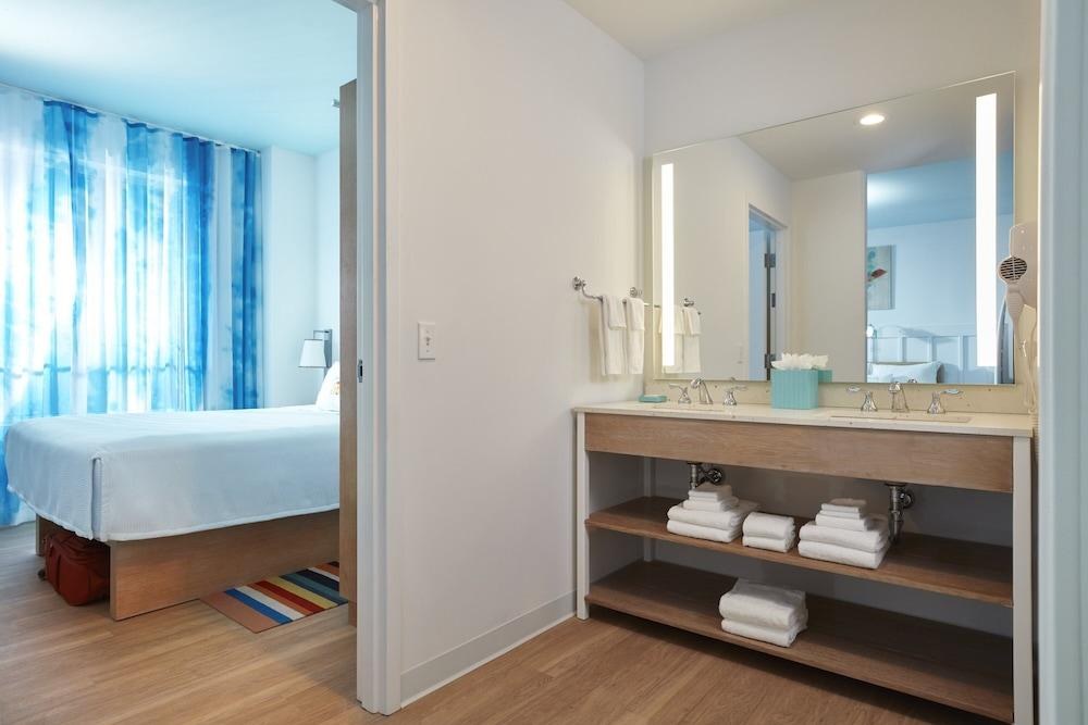 Universal's Endless Summer Resort - Surfside Inn and Suites photo 1