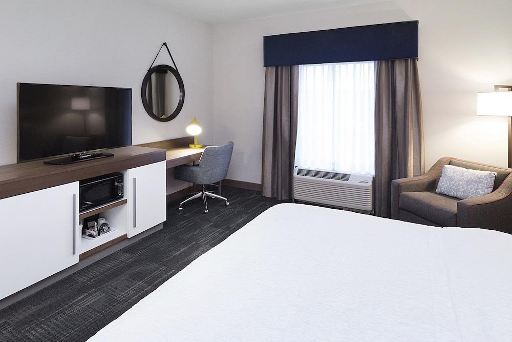 Hampton Inn & Suites Morgantown / University Town Centre photo 1