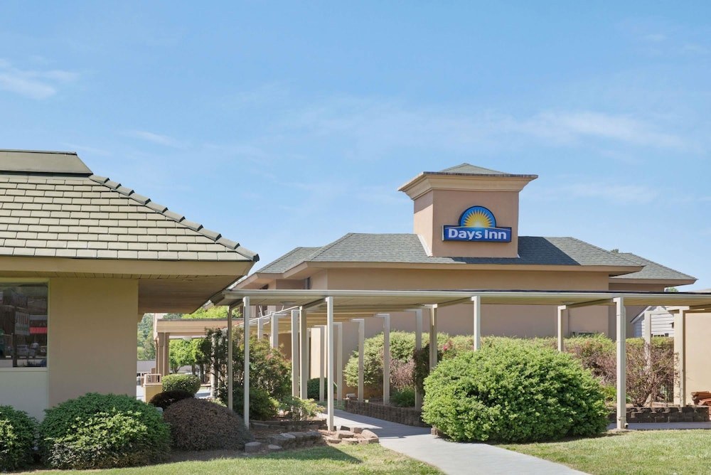 DAYS INN CHARLOTTE/WOODLAWN NEAR CAROWINDS