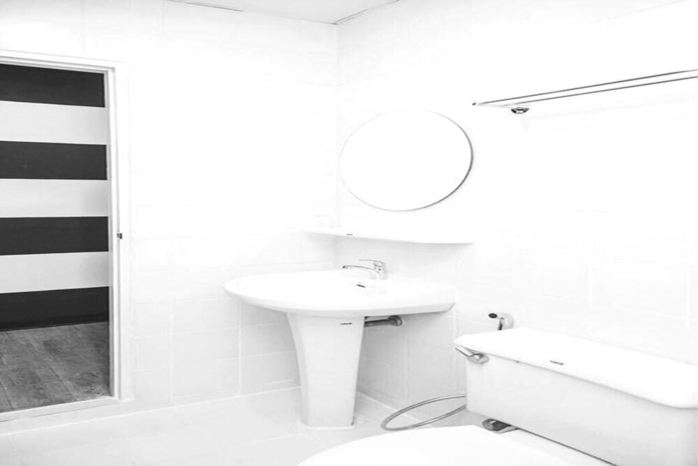 Crystal Hotel Huahin photo 3