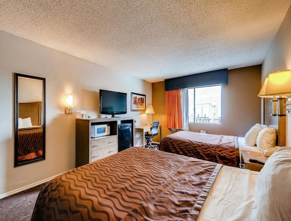 Orangewood Inn & Suites Midtown photo 1