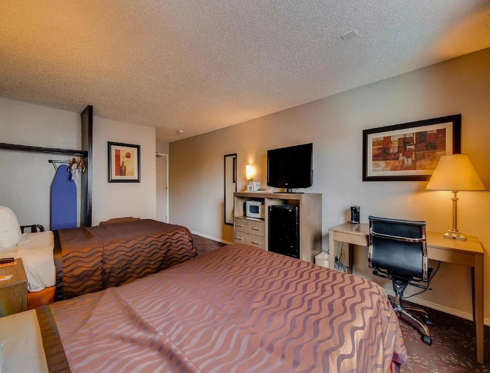 Orangewood Inn & Suites Midtown photo 2