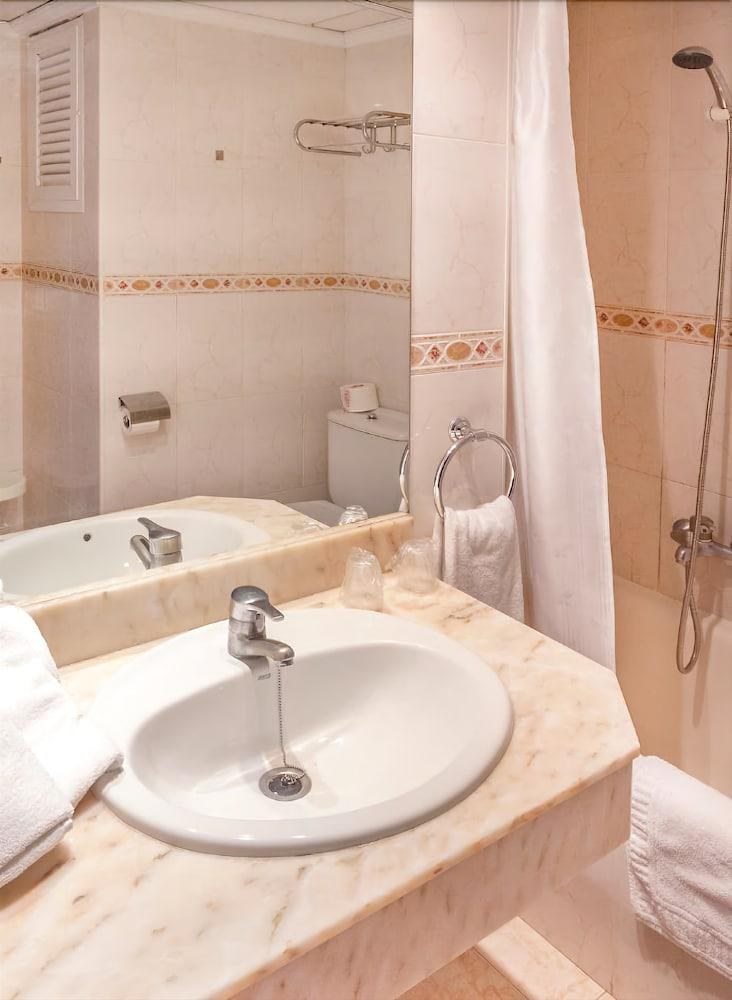 HOTEL PORT MAR BLAU photo 2