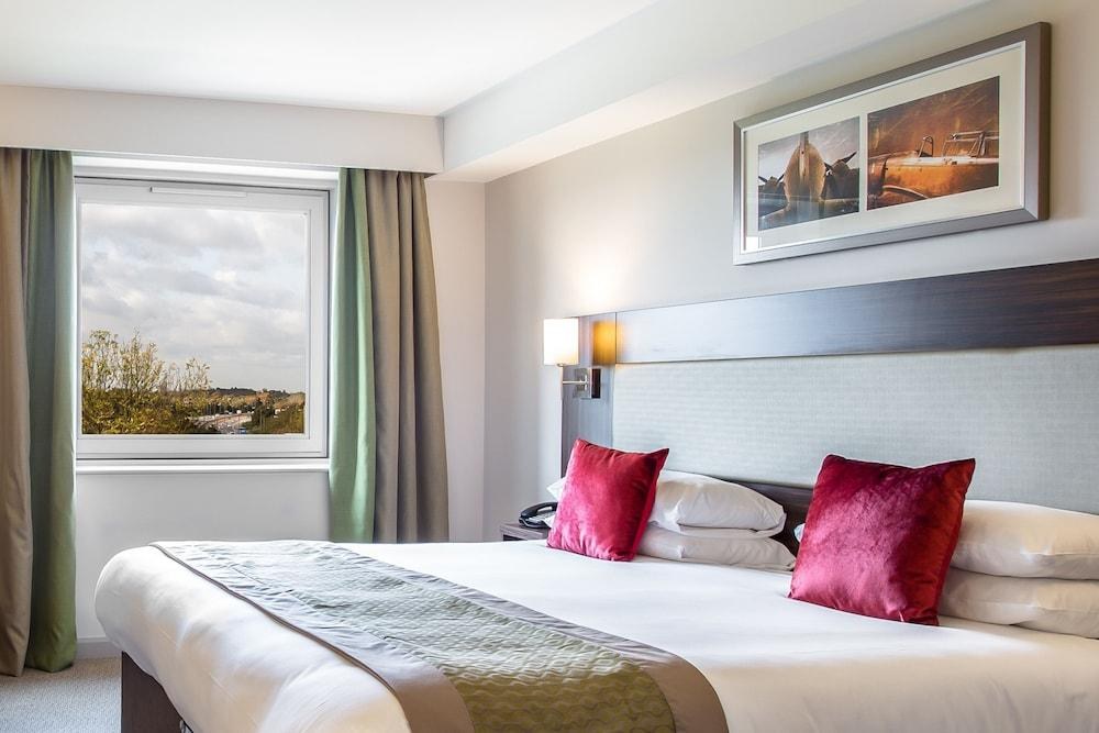Heston Hyde Hotel photo 4