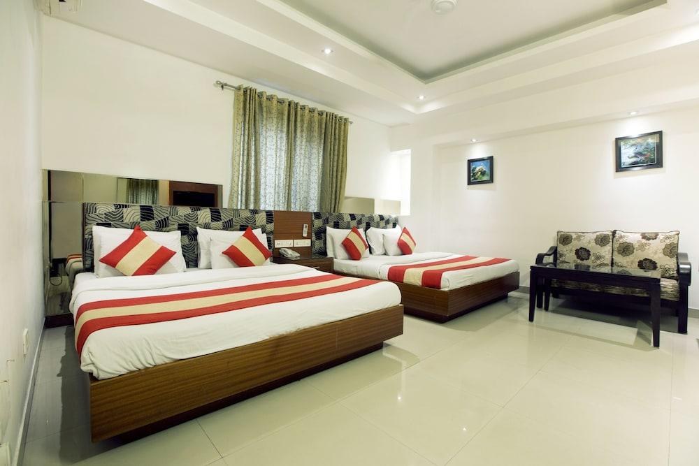 HOTEL KRISHNA DLX photo 2