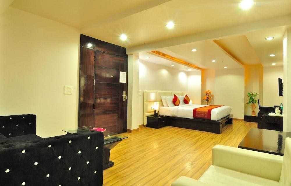 Hotel Elegance photo 2