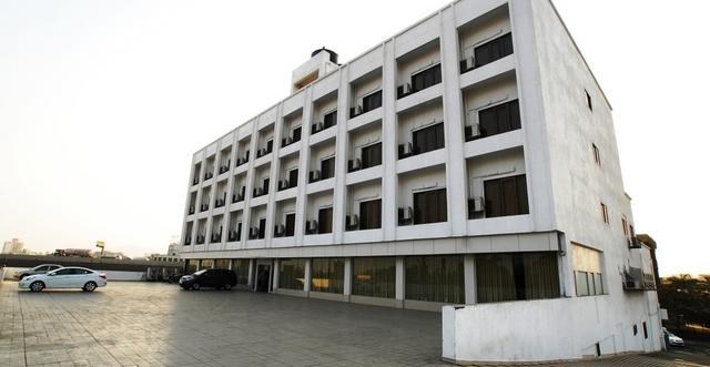 HOTEL DEVANSHI INN