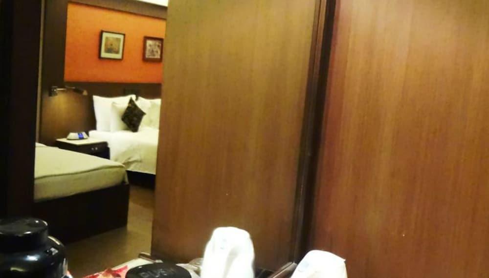 HOTEL EXECUTIVE ENCLAVE photo 2