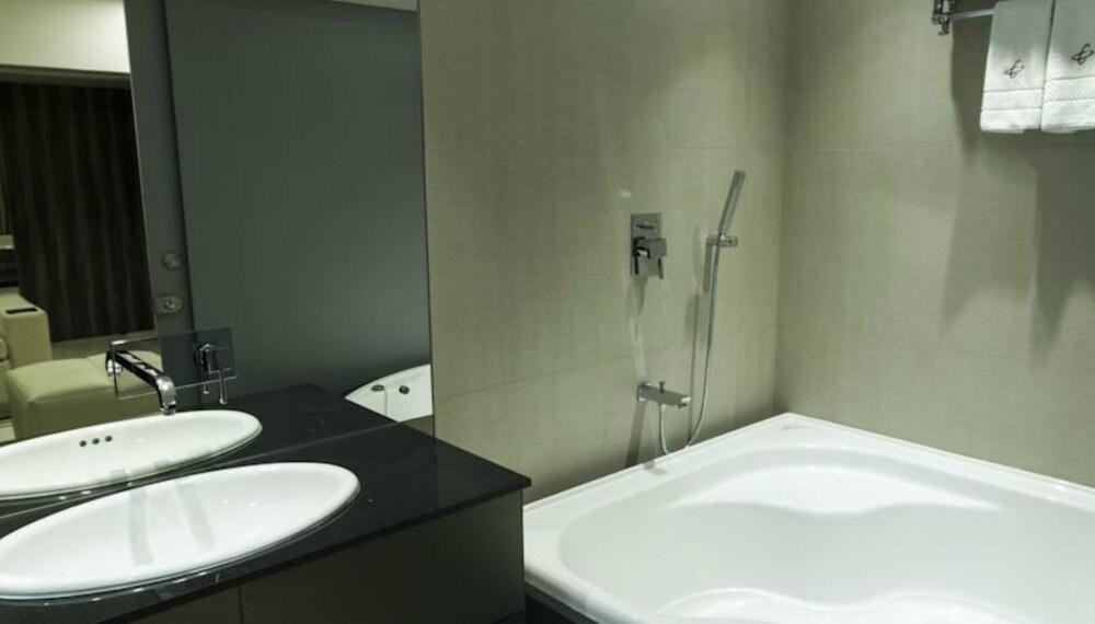 HOTEL EXECUTIVE ENCLAVE photo 4