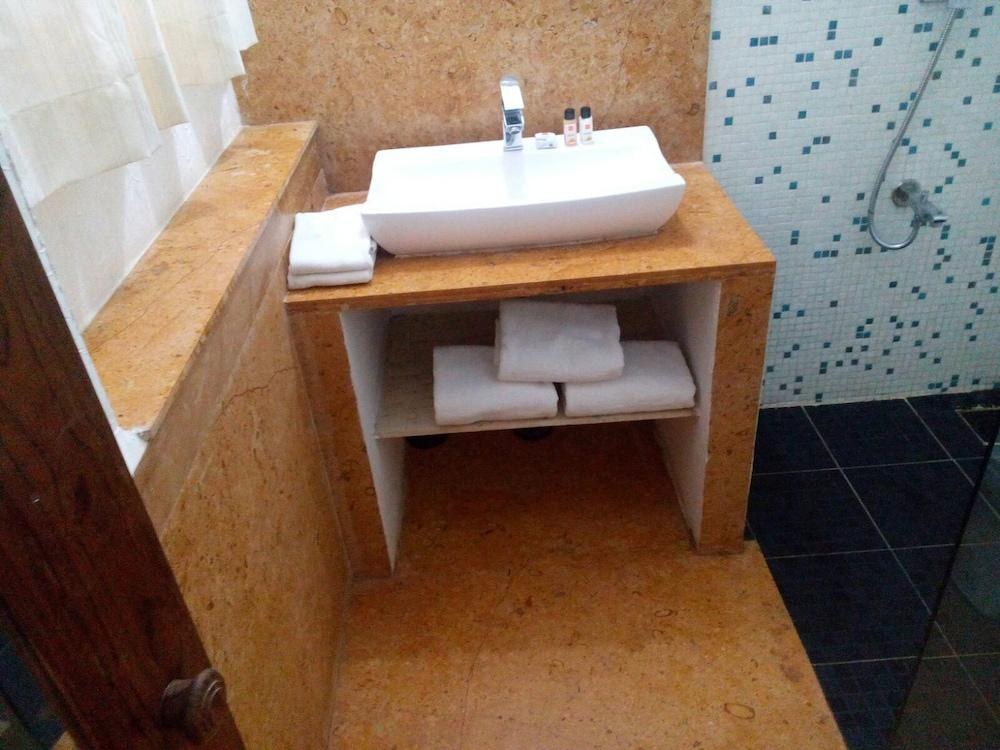 PIRACHE ART HOTEL photo 3