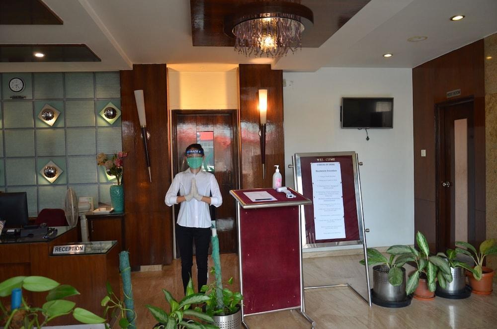 HOTEL SILICREST photo 2