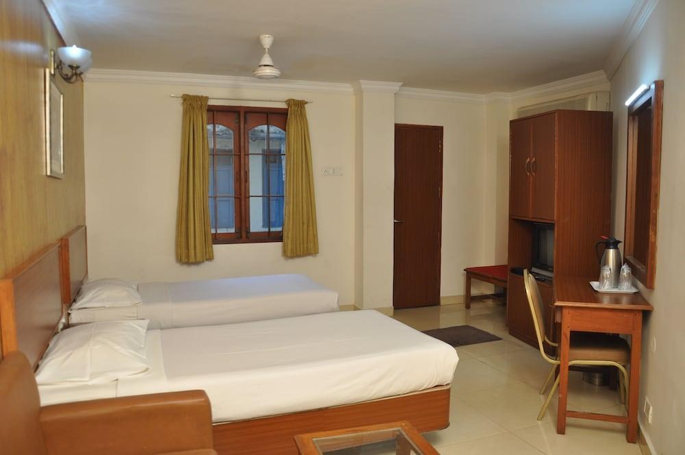 KING'S HOTEL photo 4