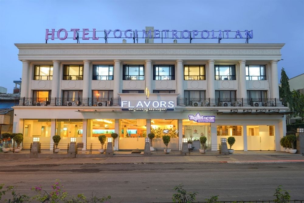 HOTEL YOGI METROPOLITAN