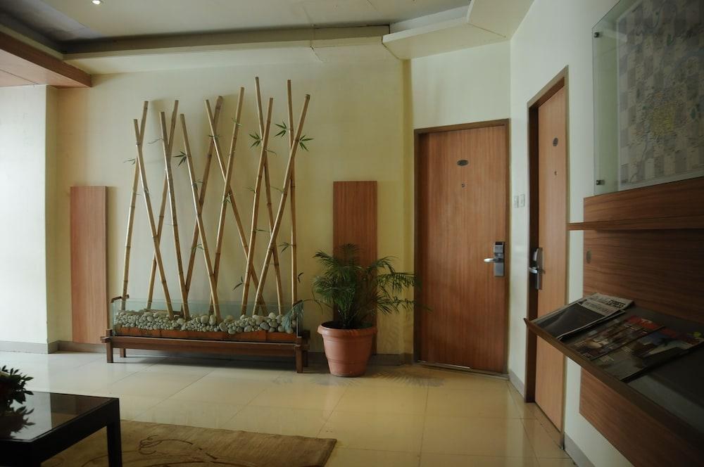 HOTEL MADHAV INTERNATIONAL photo 2