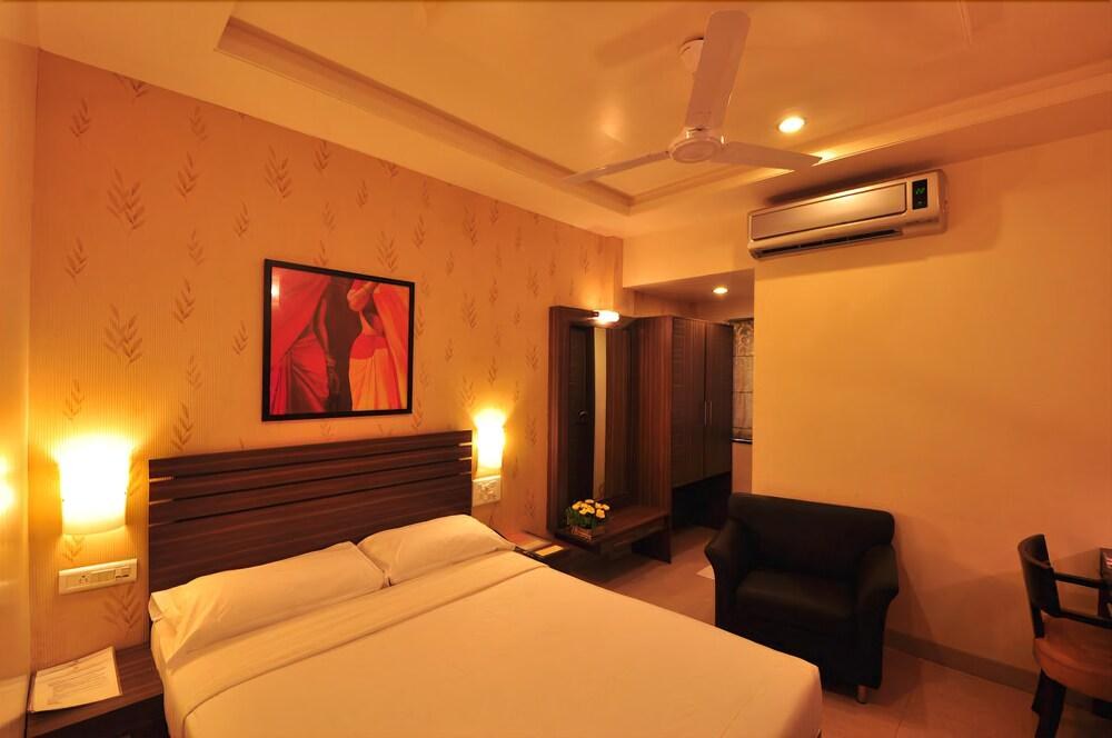 HOTEL MADHAV INTERNATIONAL photo 3