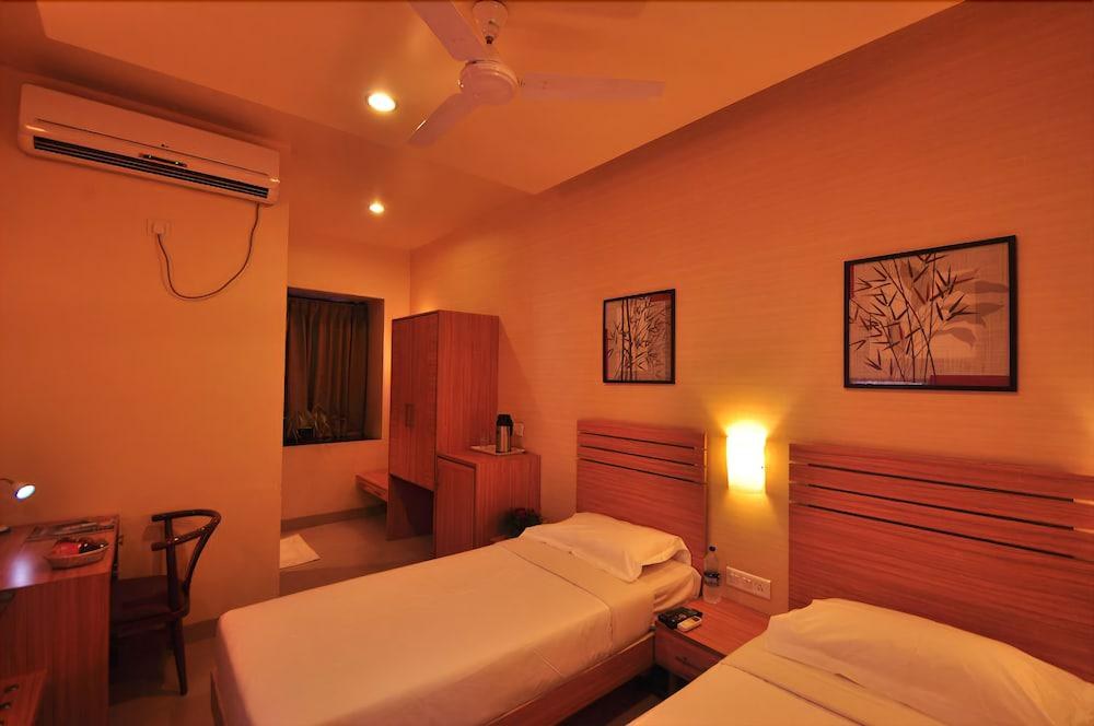 HOTEL MADHAV INTERNATIONAL photo 4