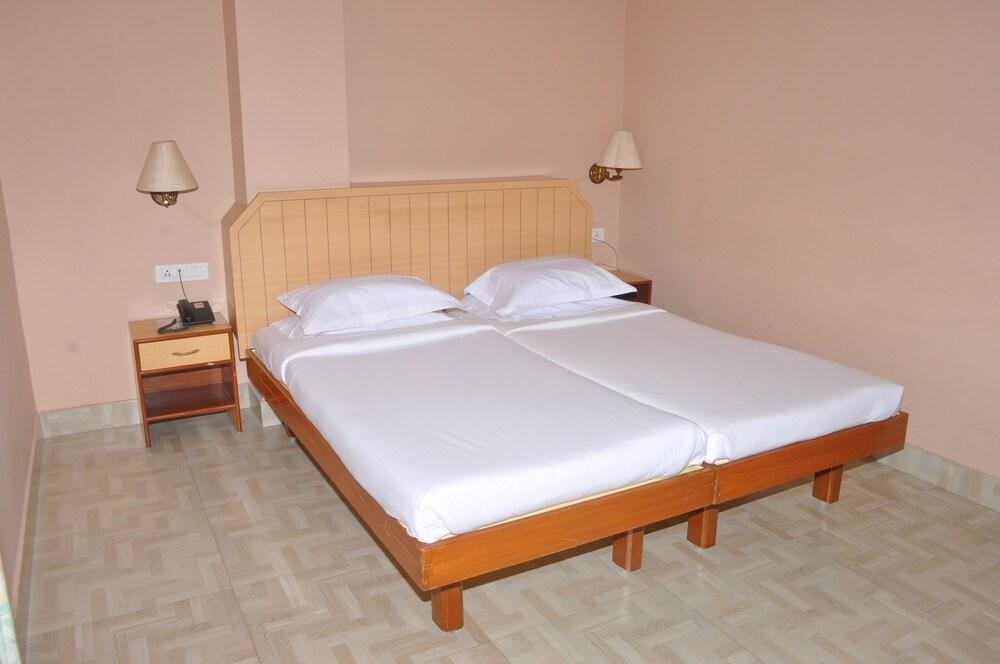 Hotel Surguru photo 1