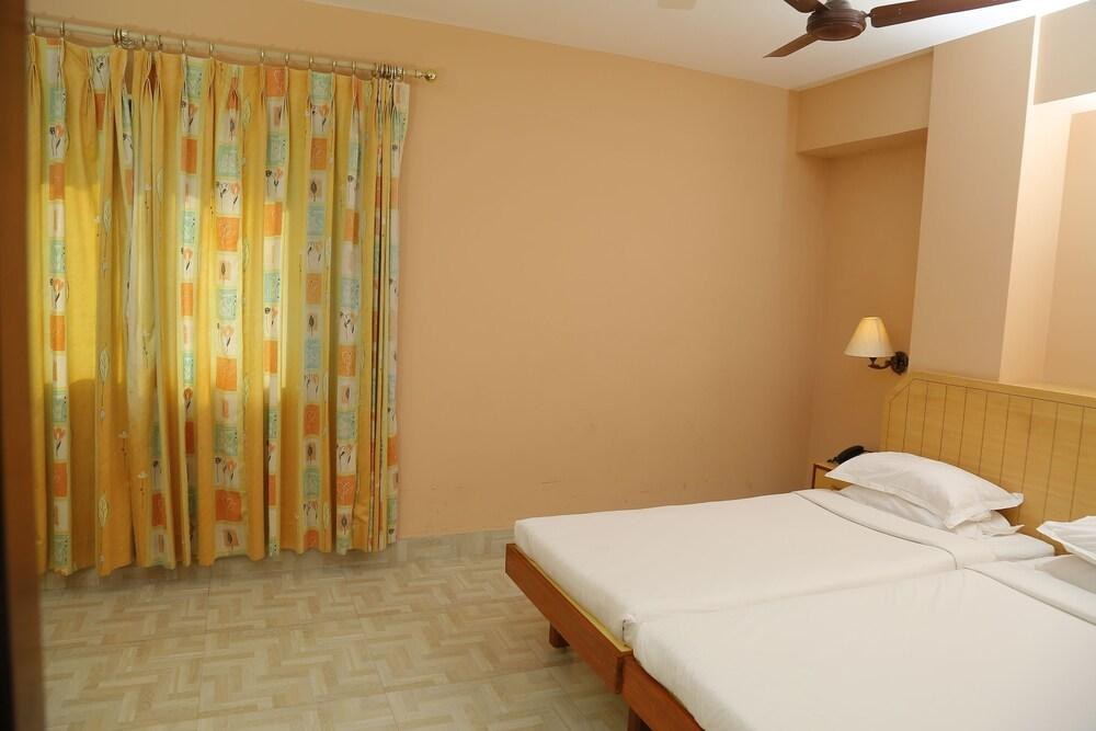 Hotel Surguru photo 2
