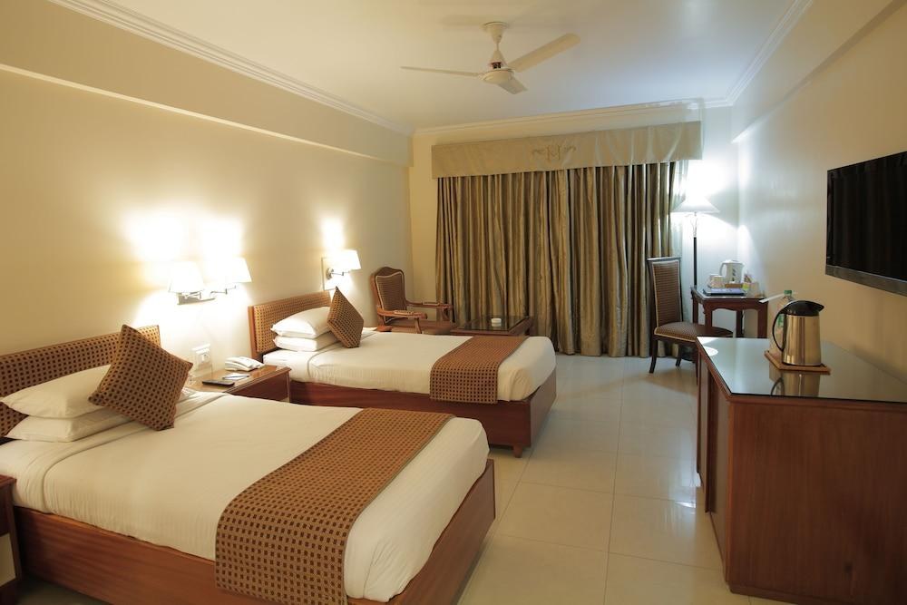 HOTEL OM TOWER - PURE VEGETARIAN HOTEL
