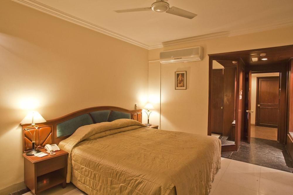 HOTEL OM TOWER - PURE VEGETARIAN HOTEL photo 3