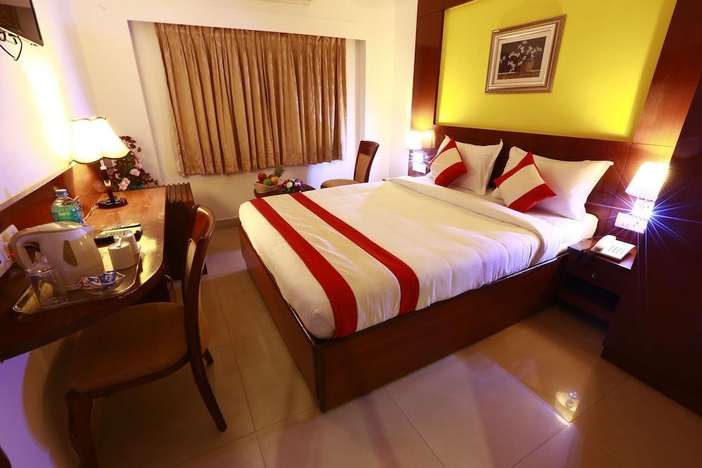 HOTEL PRIYADARSHINI PARK photo 1