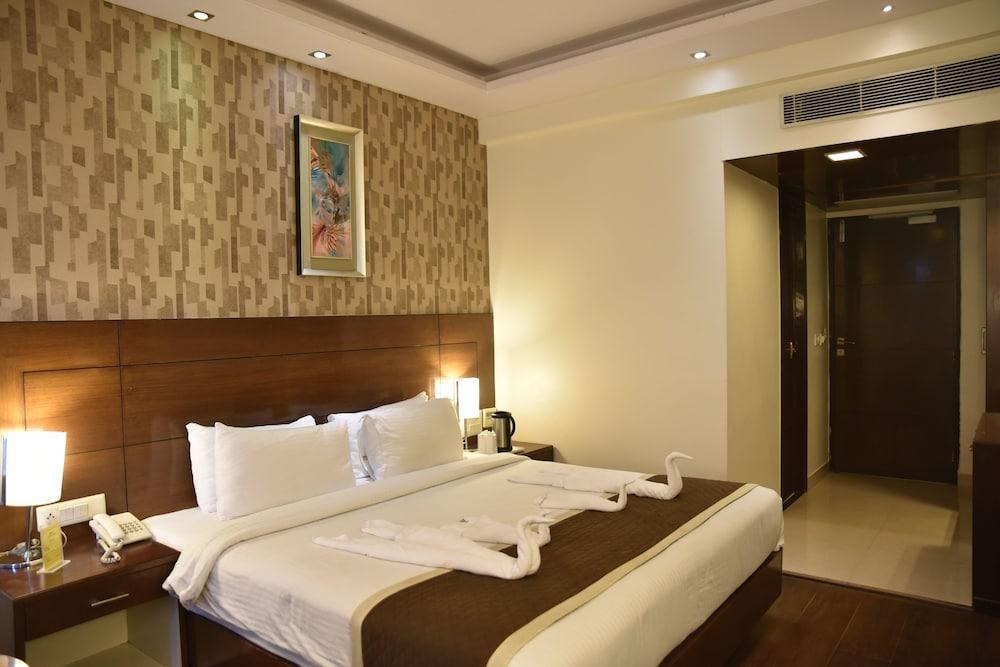 HOTEL SHYAM PARADISE photo 1