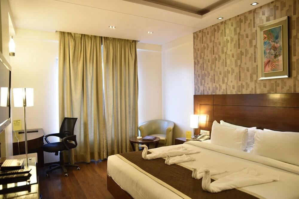 HOTEL SHYAM PARADISE photo 2