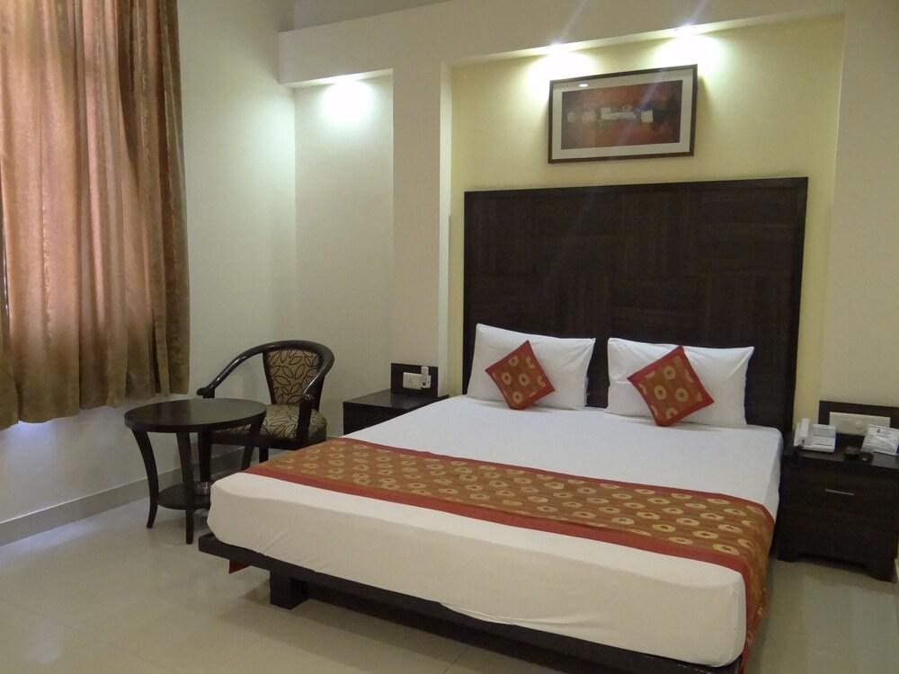 HOTEL RATNAWALI - A PURE VEGETARIAN HOTEL photo 2