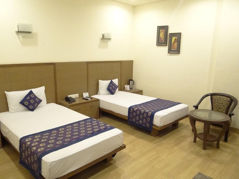 HOTEL RATNAWALI - A PURE VEGETARIAN HOTEL photo 4