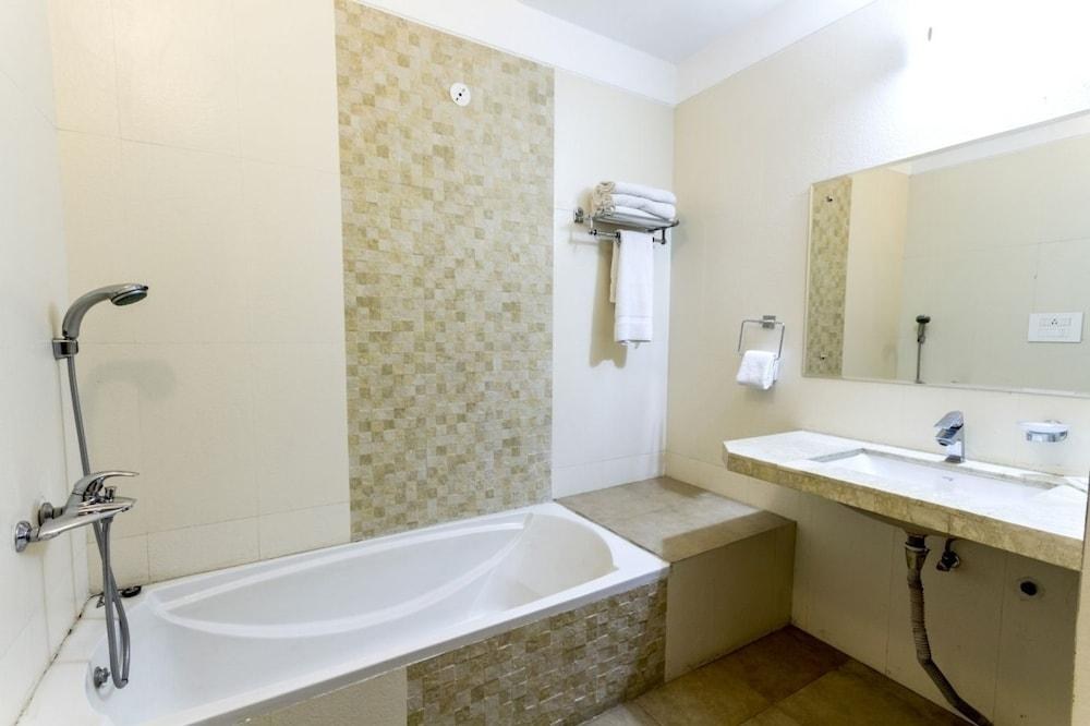 HOTEL 66 RESIDENCY photo 4