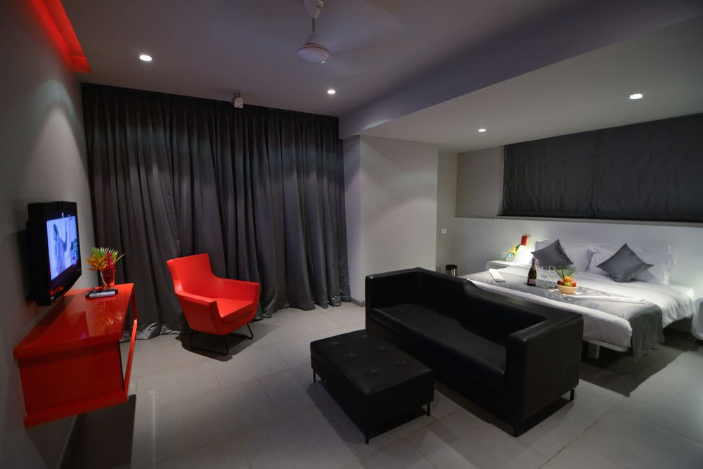SINQ - THE PARTY HOTEL