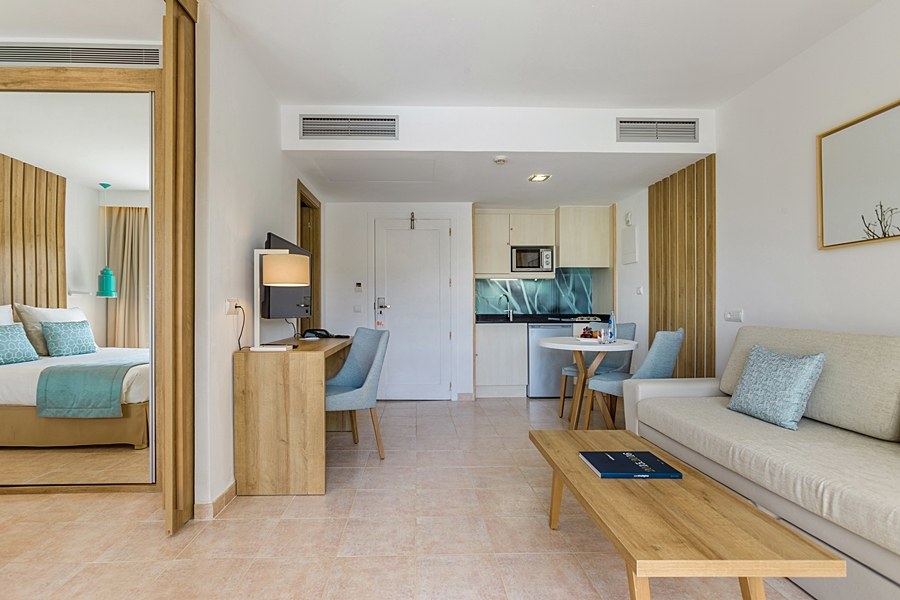 ZAFIRO PALMANOVA photo 2