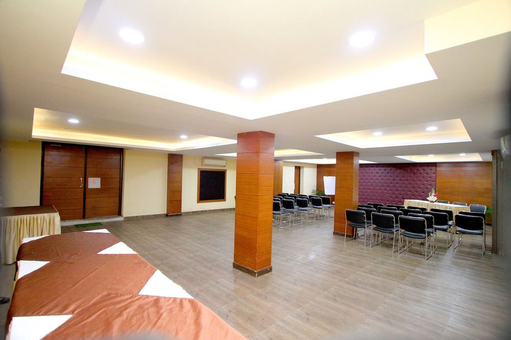 HOTEL CRESTWOOD