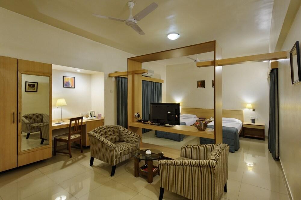 PHOENIX HOTEL photo 2