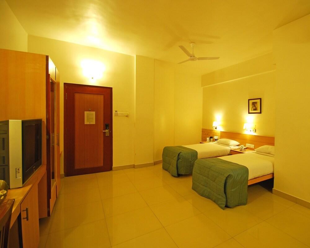 PHOENIX HOTEL photo 3