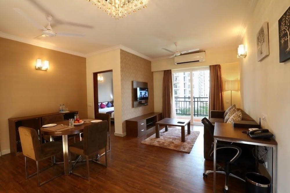 CREST EXECUTIVE SUITES photo 2