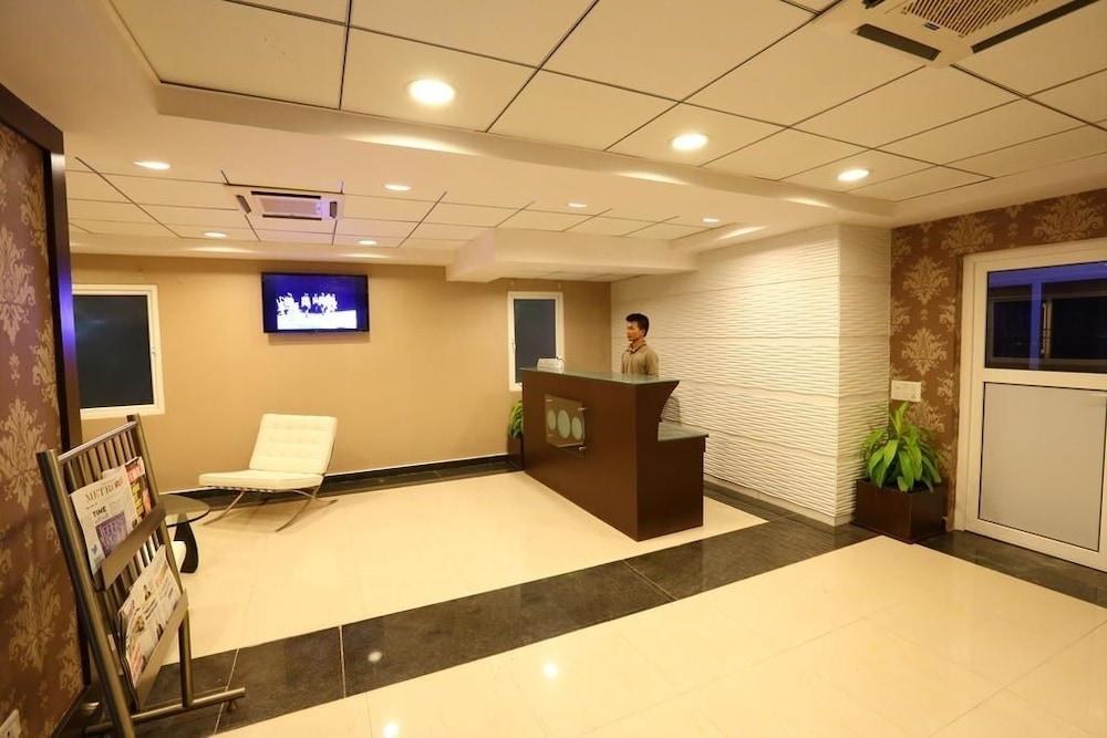 CREST EXECUTIVE SUITES photo 3