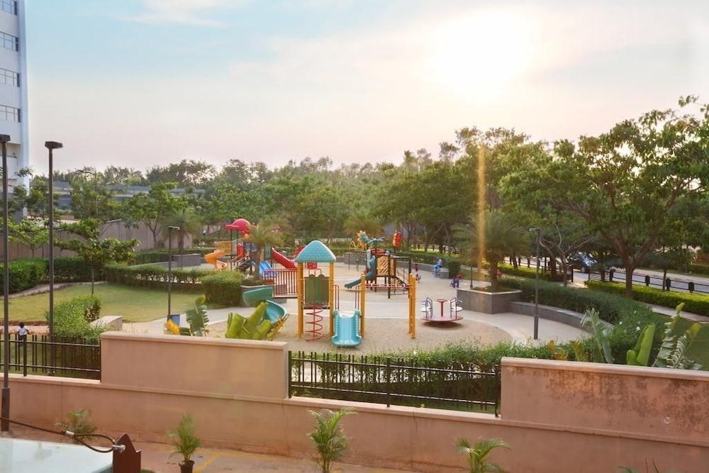 CREST EXECUTIVE SUITES photo 4