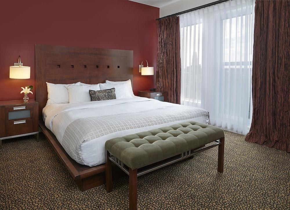 METTERRA HOTEL ON WHYTE photo 2