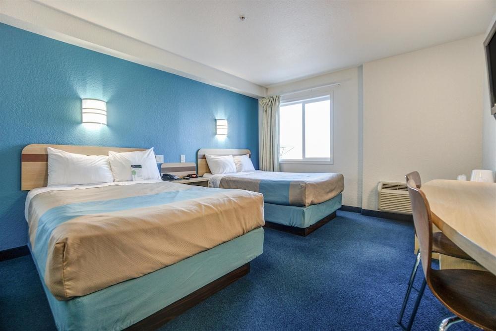 MOTEL 6 GRANDE PRAIRIE AB photo 2