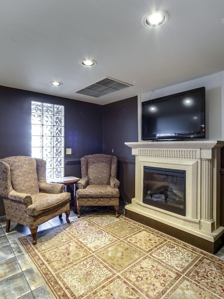 MONTE CARLO INN OAKVILLE SUITES photo 4